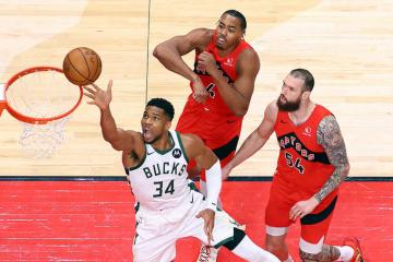 PG电子试玩官网-雄鹿主场取胜夺得东部冠军