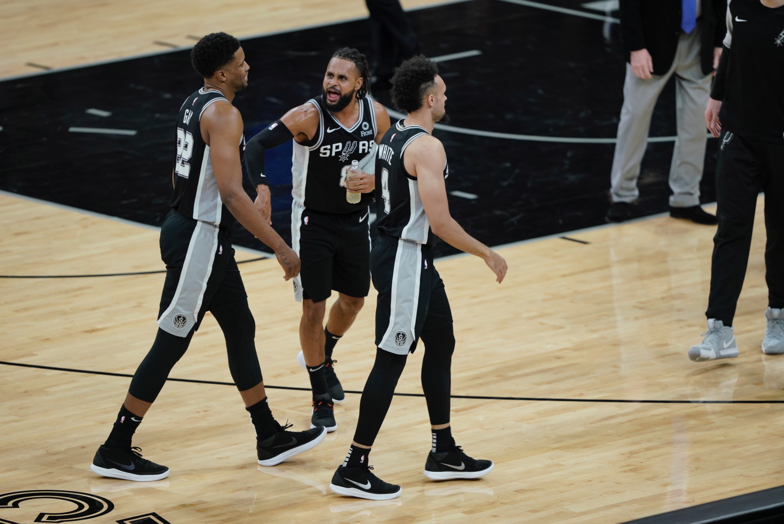 PG Soft Gaming-爵士客场战胜马刺,保持不败势头