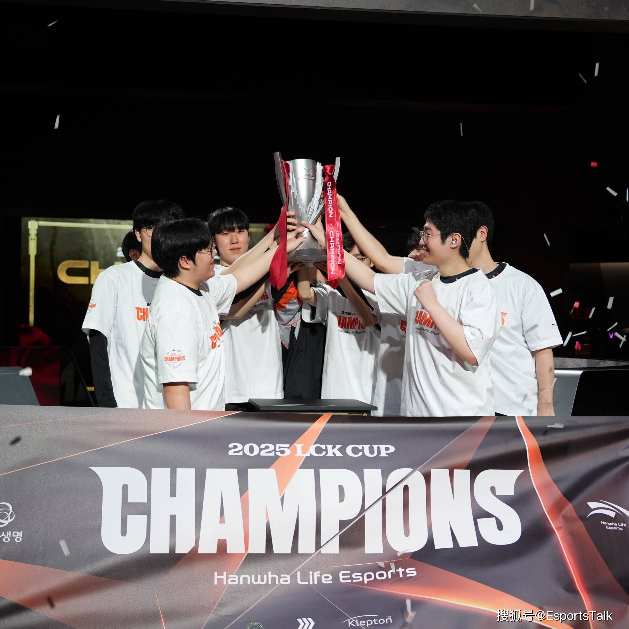 PG平台-EDG力克G2，Clid关键团战开团秒人激烈交锋半决赛，点燃全场激情的简单介绍