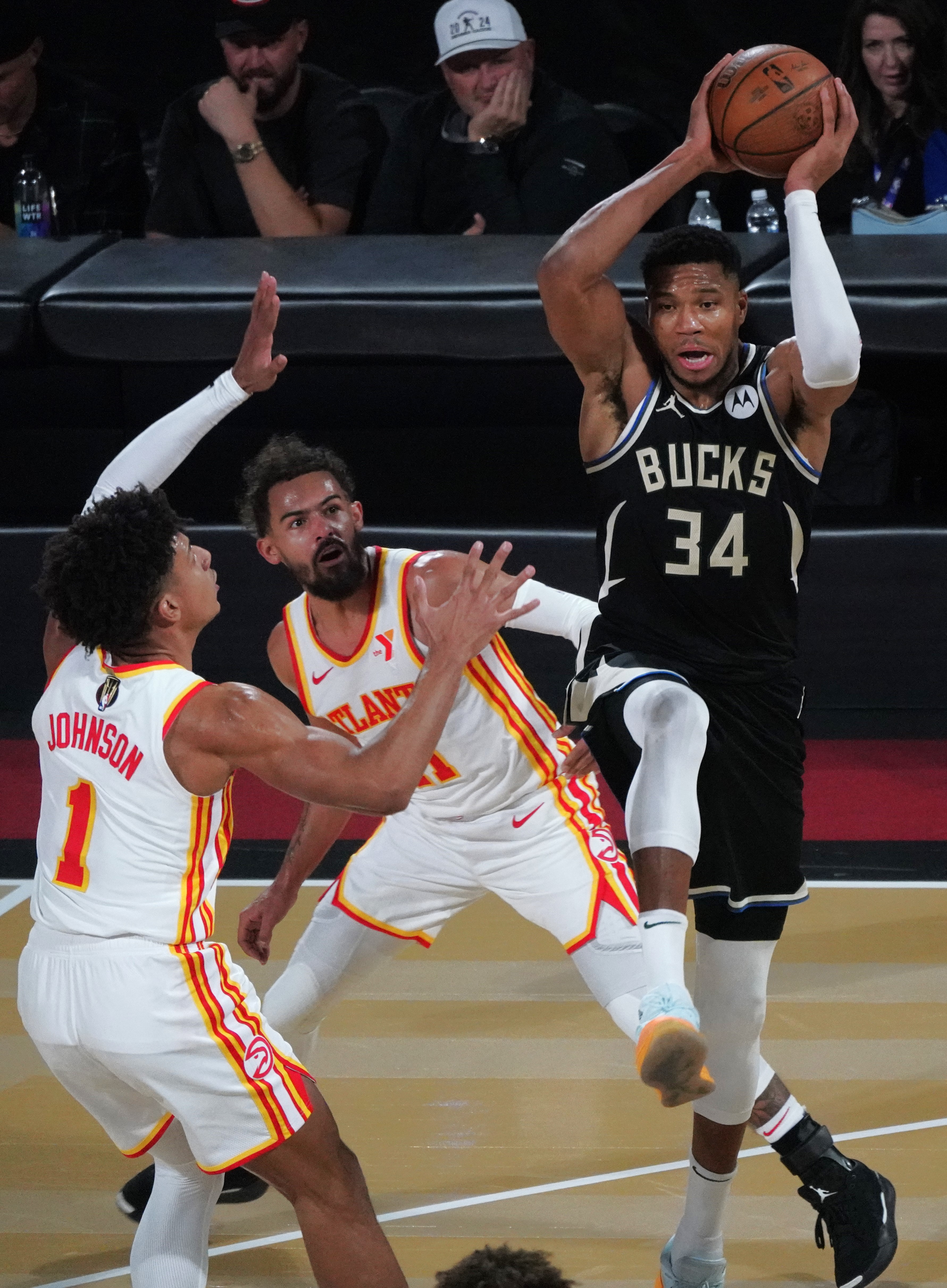 PG电子试玩官网-雄鹿主场取胜夺得东部冠军